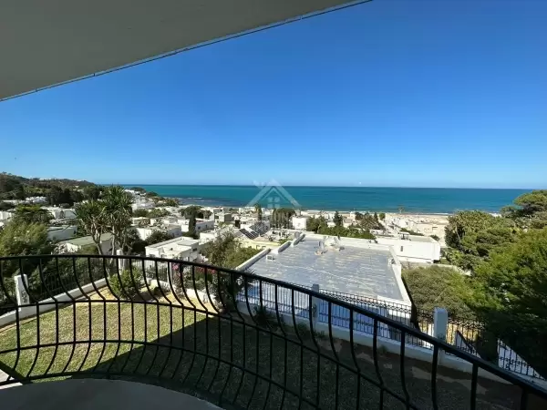 A Louer une villa de maître à la Marsa Cube