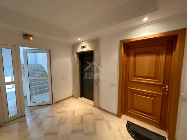 A Vendre un spacieux appartement à Ariana