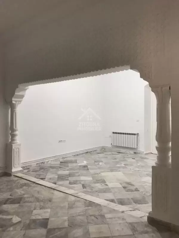 A LOUER une maison Vide / Meublée de style arabesque à la Marsa Safsaf