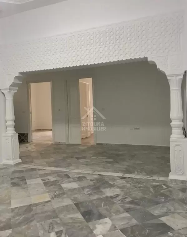 A LOUER une maison Vide / Meublée de style arabesque à la Marsa Safsaf