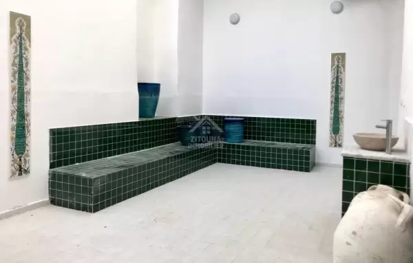 A LOUER une maison Vide / Meublée de style arabesque à la Marsa Safsaf