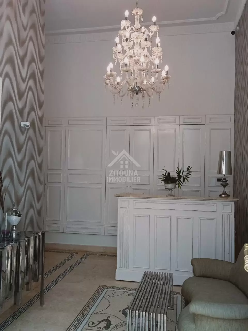 A Louer un appartement s+2 luxueusement meublé à la Marsa
