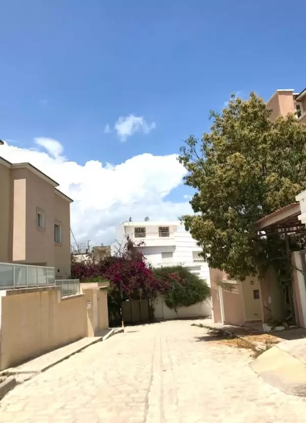 A Louer un appartement spacieux dans une petite résidence à Gammarth