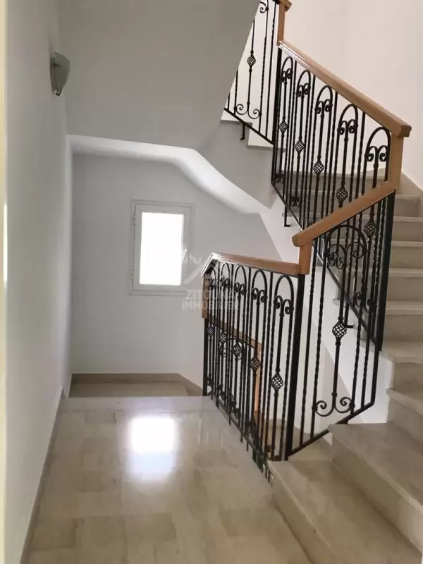 A Louer un appartement spacieux dans une petite résidence à Gammarth