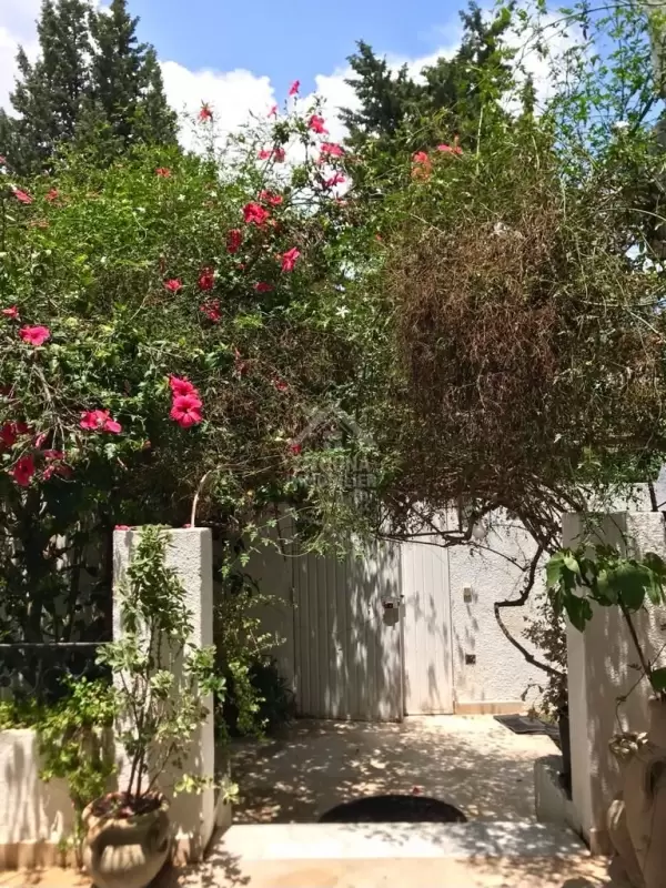 A LOUER Une maison meublée indépendante au RDC à la Marsa sidi Abdelaziz