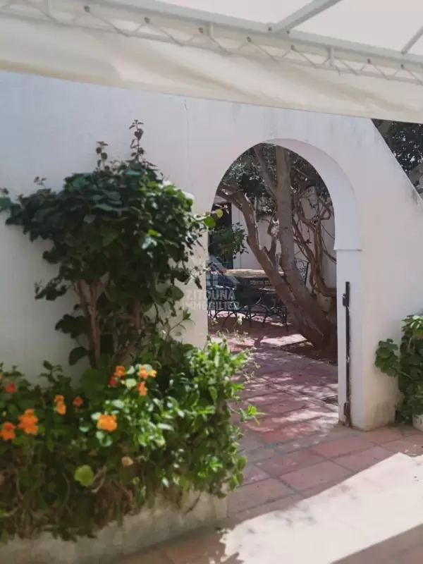 A louer un RDC de villa indépendant à la Marsa
