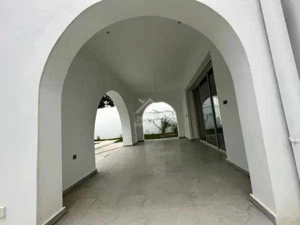A louer une villa de charme avec piscine à la Soukra