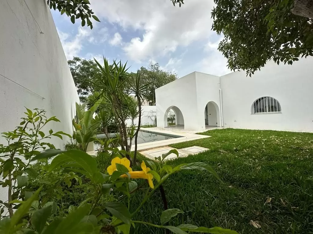A louer une villa de charme avec piscine à la Soukra