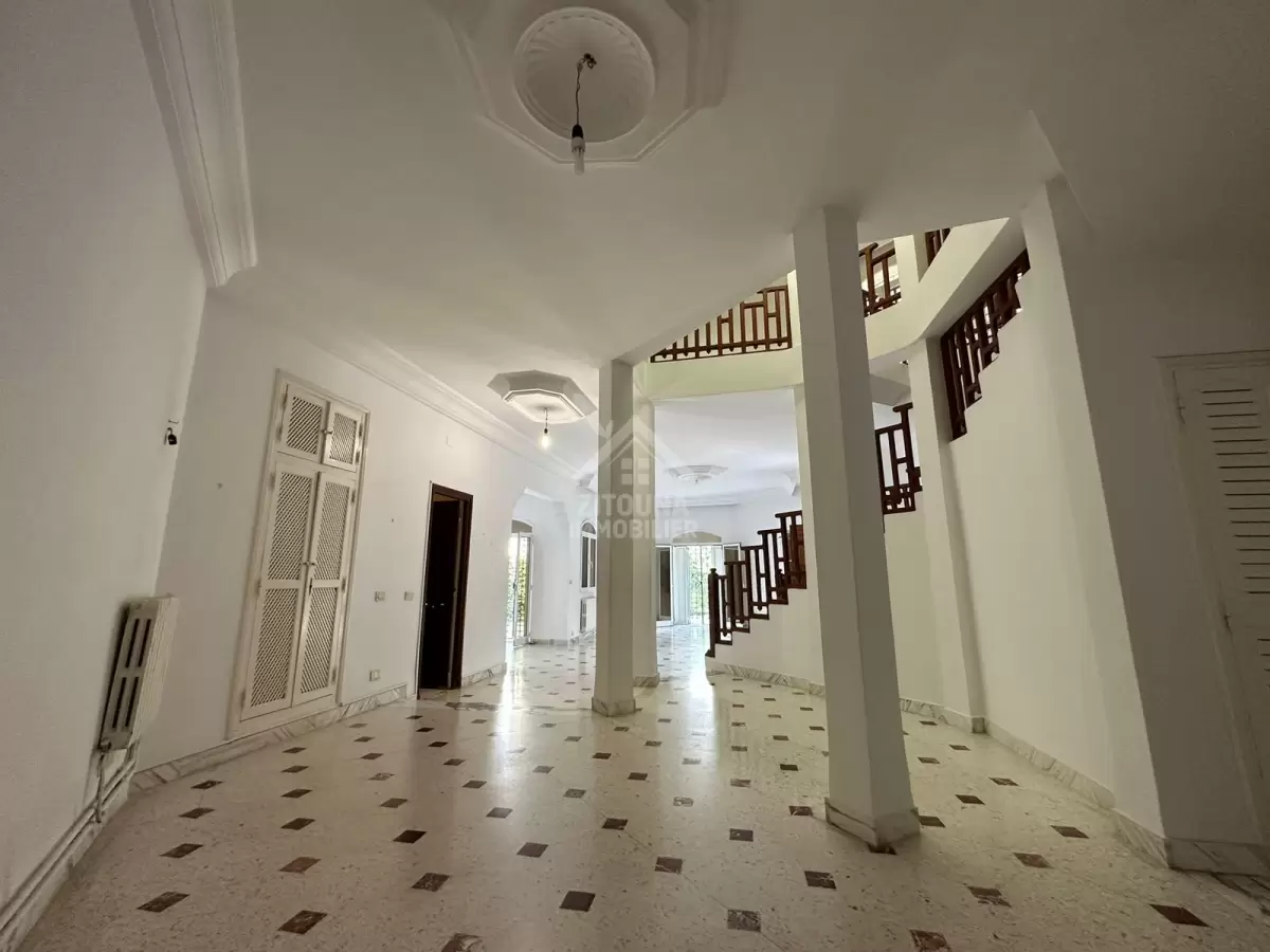 A louer une belle villa à la Marsa Ennassim