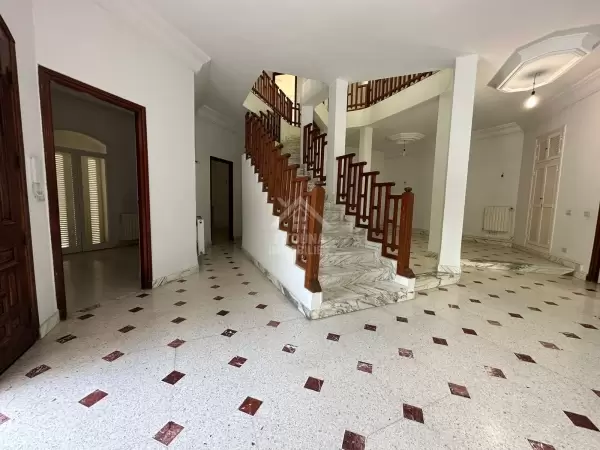 A louer une belle villa à la Marsa Ennassim