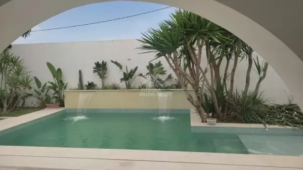 A louer une villa de charme avec piscine à la Soukra
