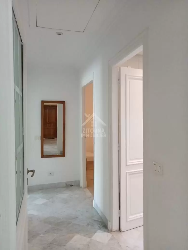 A louer un coquet appartement s+2 meublé à la Marsa Corniche