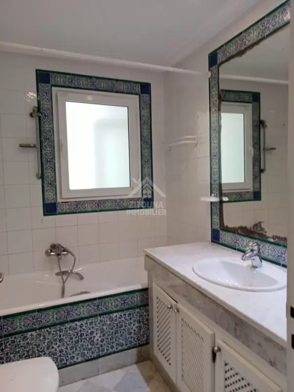 A louer un coquet appartement s+2 meublé à la Marsa Corniche