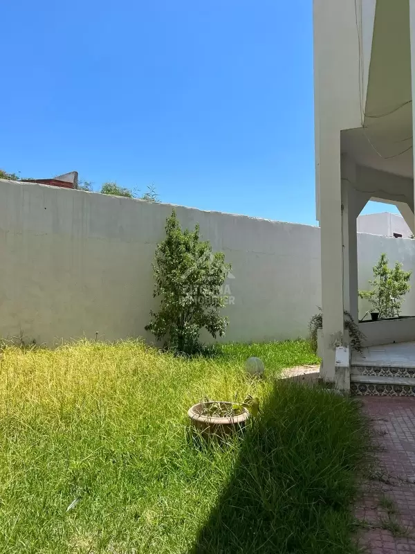 A vendre une spacieuse villa s+5 Manar 1