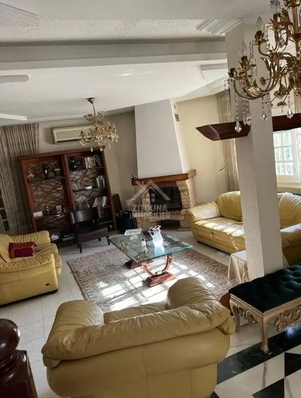 A vendre une spacieuse villa s+5 Manar 1