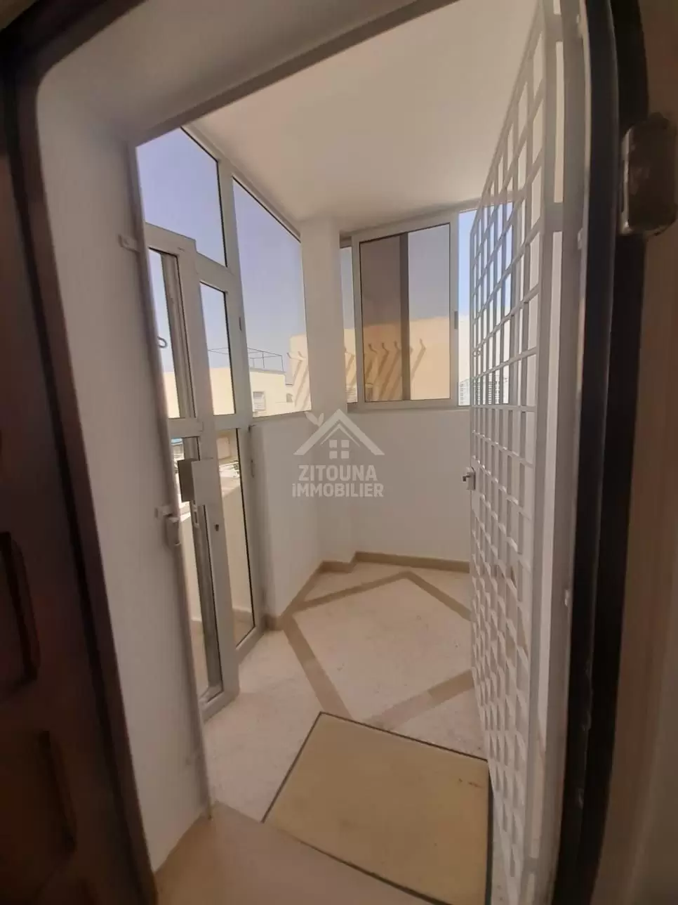 A louer un étage de villa S+3 à la Marsa stade