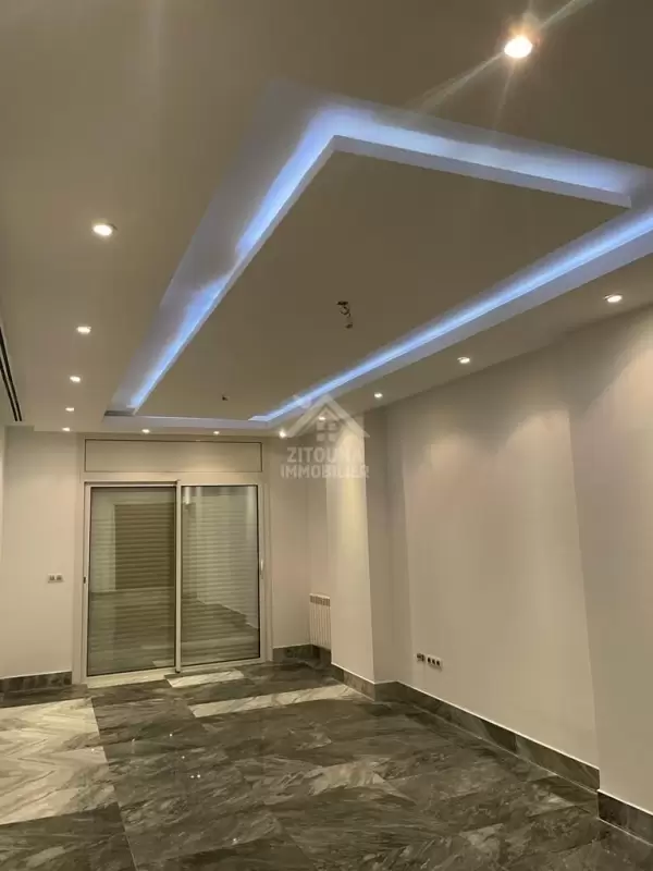 A louer un appartement s+2 non meublé aux jardins de Carthage