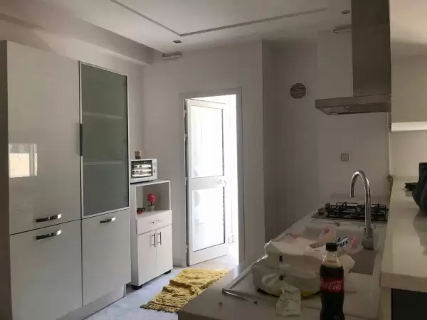 A louer un appartement non meublé aux Jardins de Carthage