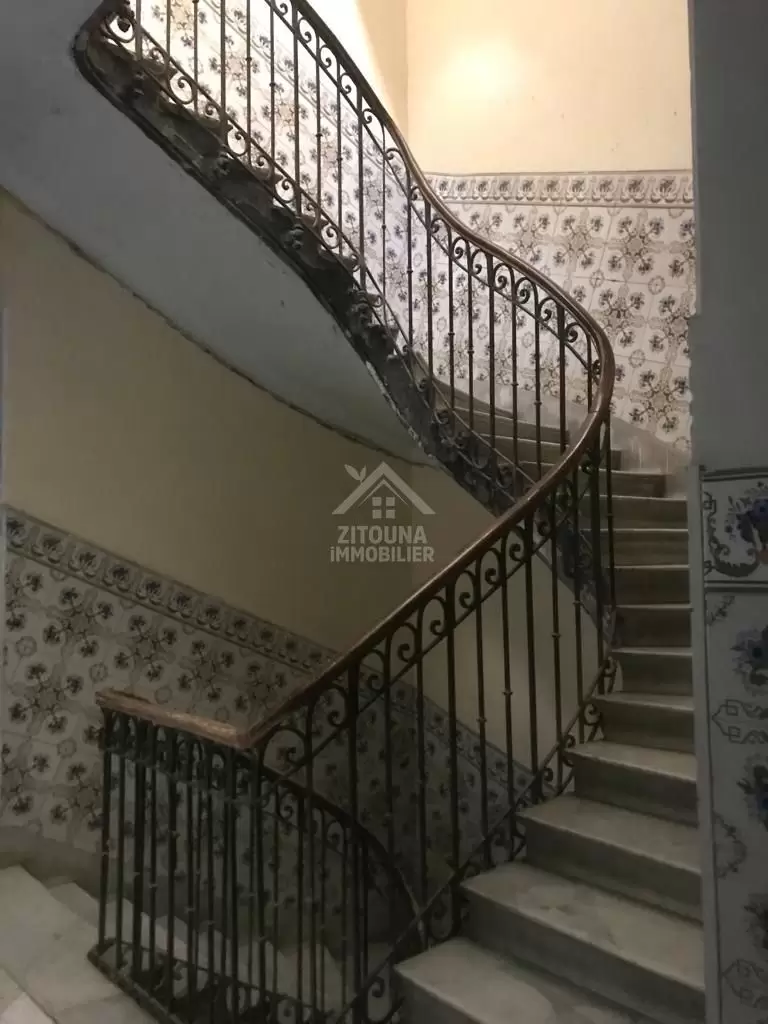 A louer un appartement s+4 au centre ville Tunis