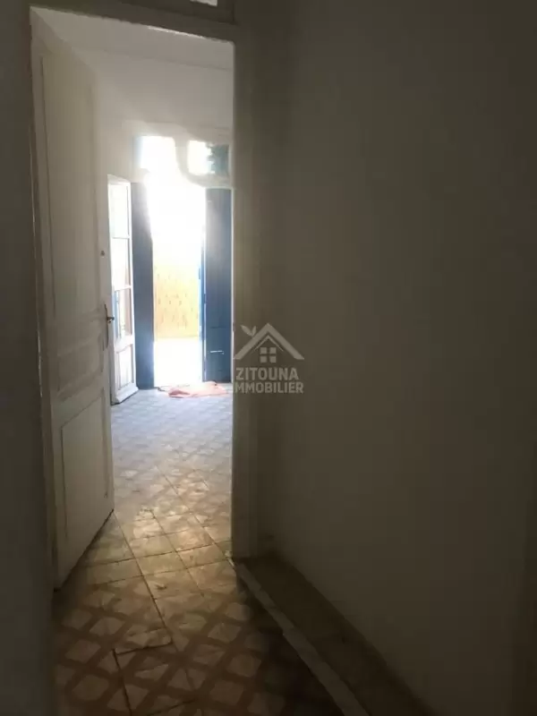 A louer un appartement s+4 au centre ville Tunis