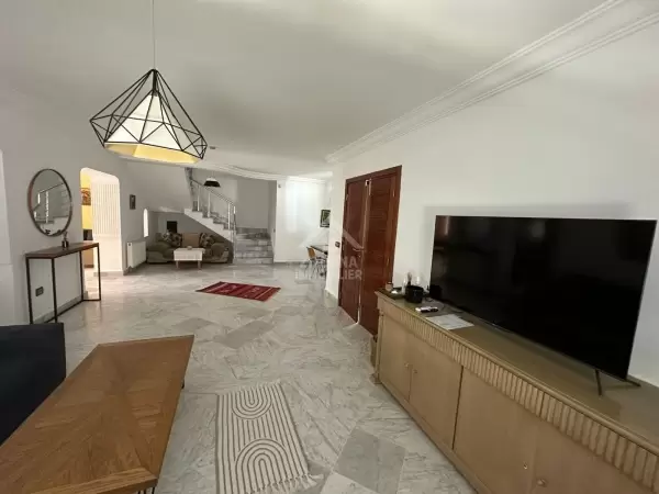 A louer un beau duplex meublé avec piscine à la Marsa