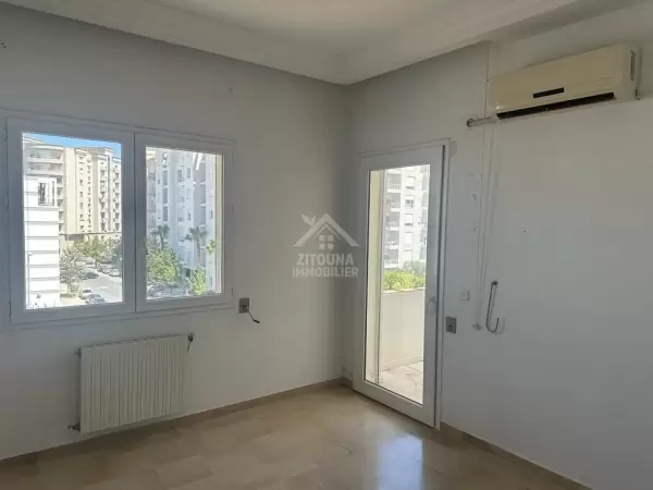 A Vendre un bel appartement aux Berges du lac 2