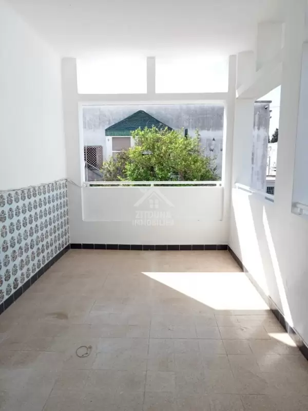A louer un étage de villa avec jardin à la Marsa