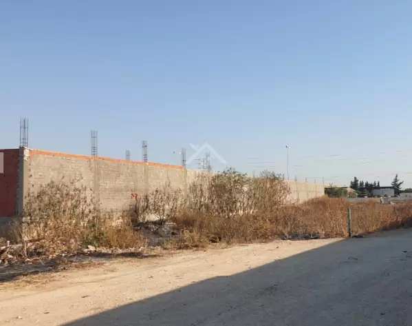 A Vendre un terrain à 1000 m² à Menzel Bouzelfa