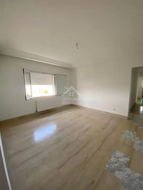 A louer un appartement s+2 vide à Sidi Daoued