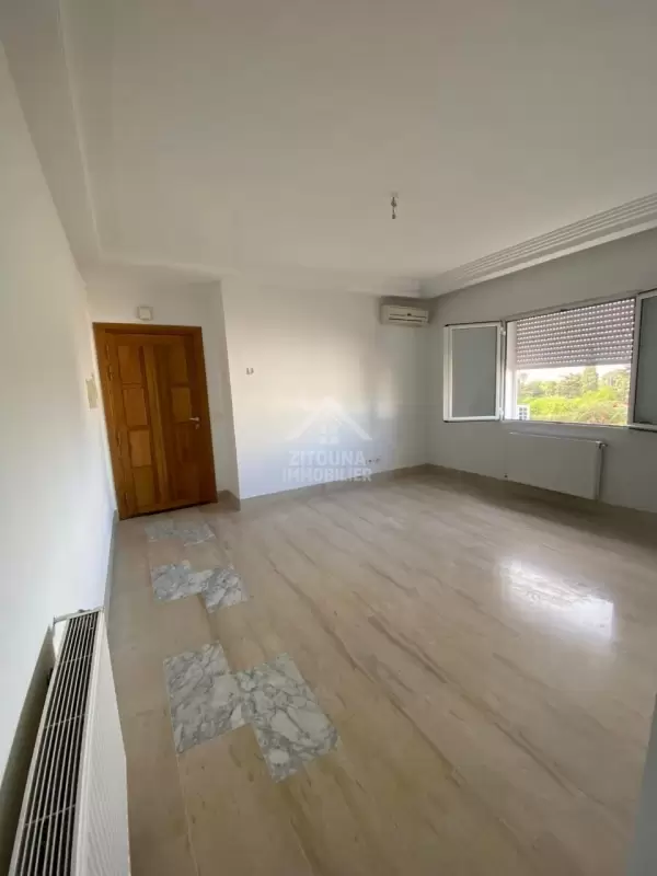 A louer un appartement s+2 vide à Sidi Daoued