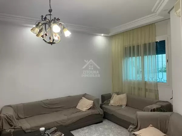 A Vendre une villa sur trois niveaux à cité el ghazala