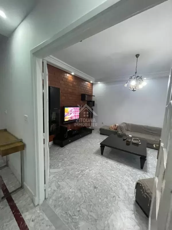 A Vendre une villa sur trois niveaux à cité el ghazala