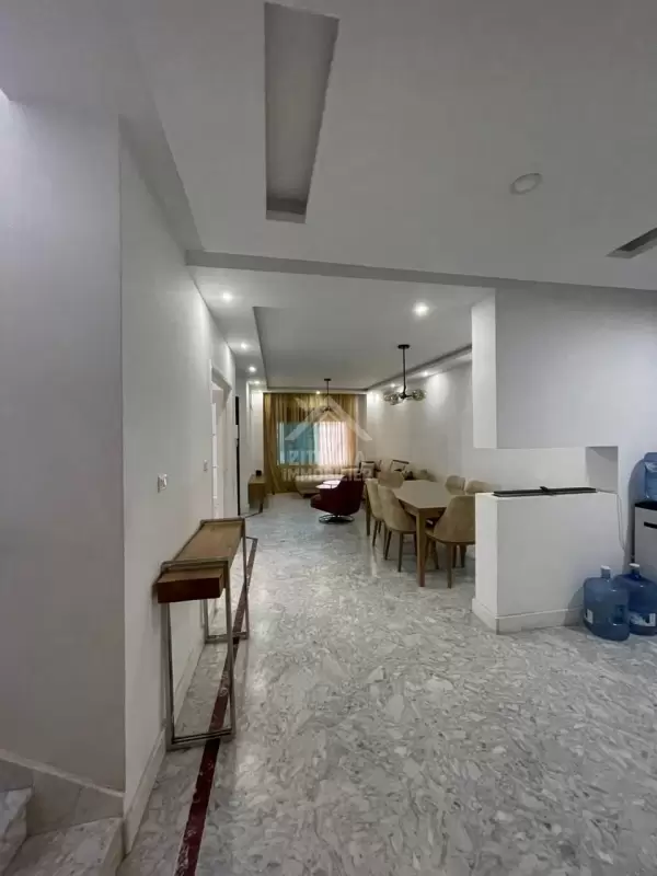 A Vendre une villa sur trois niveaux à cité el ghazala
