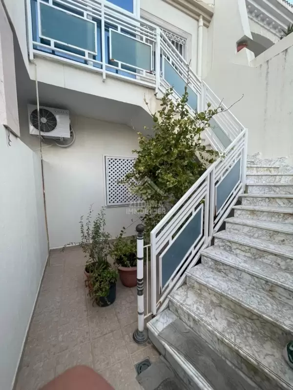 A Vendre une villa sur trois niveaux à cité el ghazala