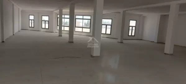A Louer un immeuble R+2 à la Soukra