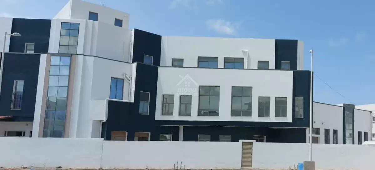 A Louer un immeuble R+2 à la Soukra