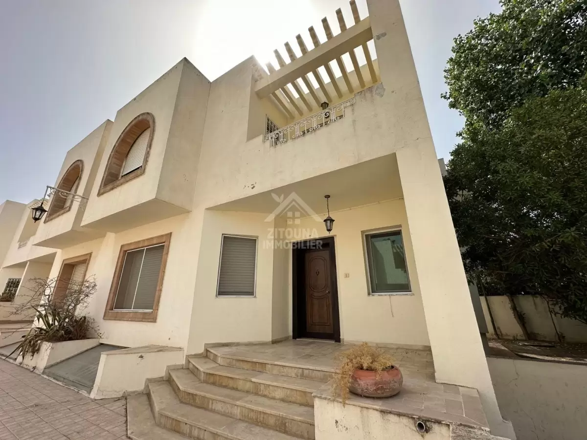 A vendre un Triplex avec jardin sur la Route de Relais
