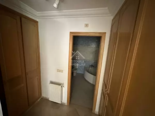 A vendre un Triplex avec jardin sur la Route de Relais