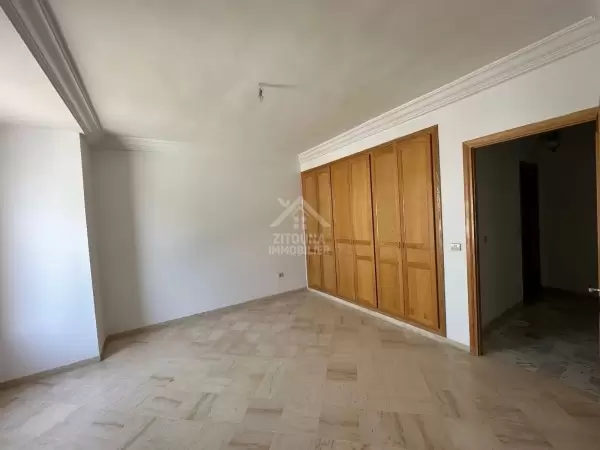 A vendre un Triplex avec jardin sur la Route de Relais