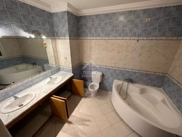A vendre un Triplex avec jardin sur la Route de Relais