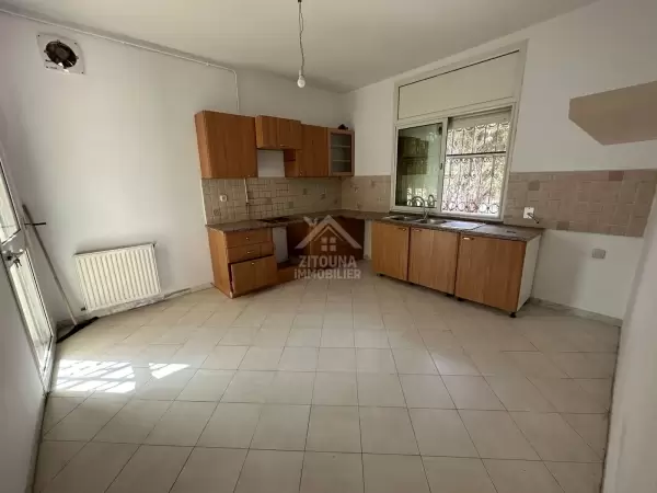A vendre un Triplex avec jardin sur la Route de Relais