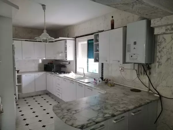 A Vendre une grande villa à Raoued