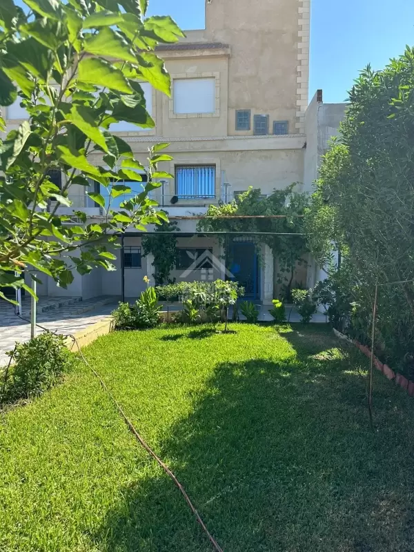 A Vendre une grande villa à Raoued