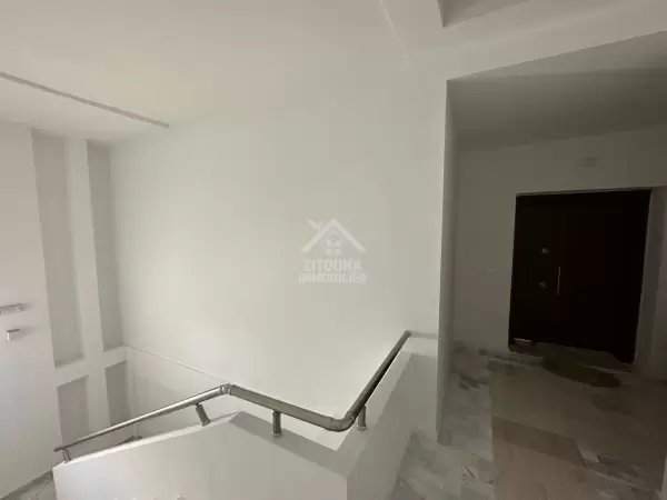 A louer un appartement jamais habite à la Marsa ville
