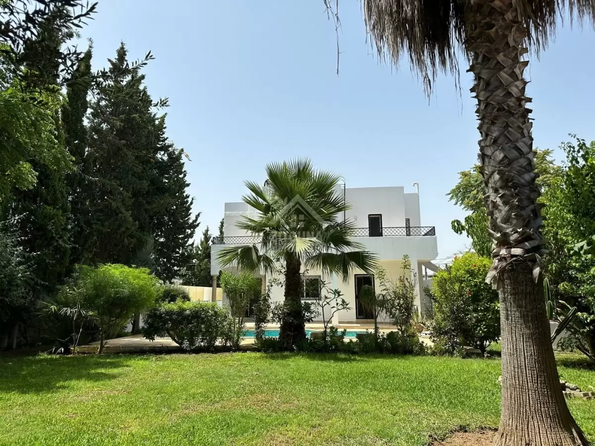 A louer une belle villa avec piscine à La Marsa