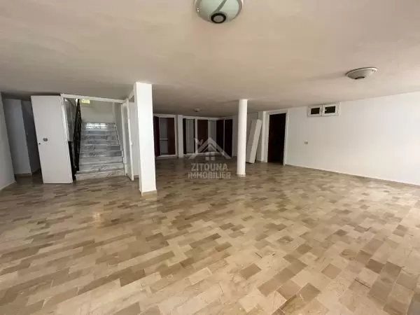 A louer une belle villa avec piscine à La Marsa