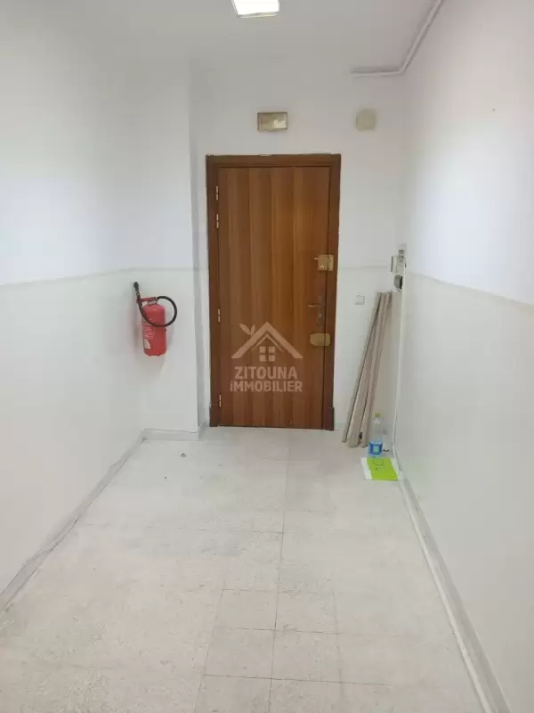 A Vendre un Bureau de 3 pièces