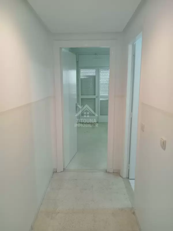 A Vendre un Bureau de 3 pièces