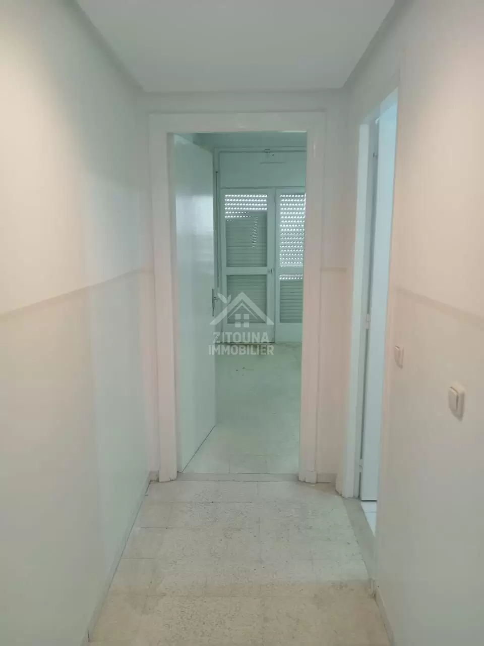 A Vendre un Bureau de 3 pièces