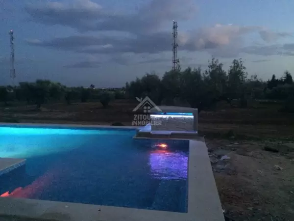 A vendre une villa avec piscine à Hammamet
